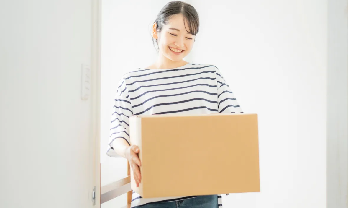 結婚式に参列する際の服装はレンタルという選択肢も
