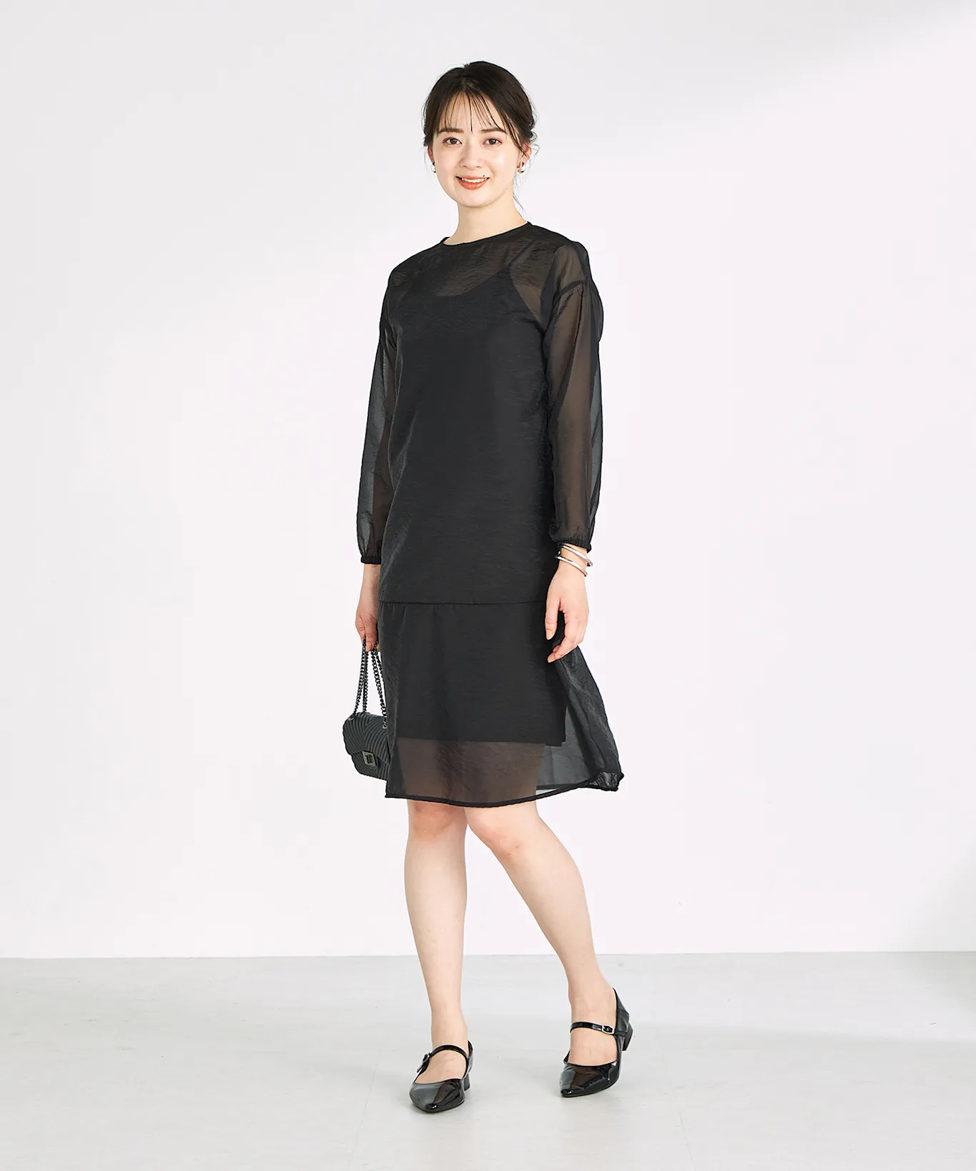 「若作り」に見せないための参列マナー 出典：エアクロドレス