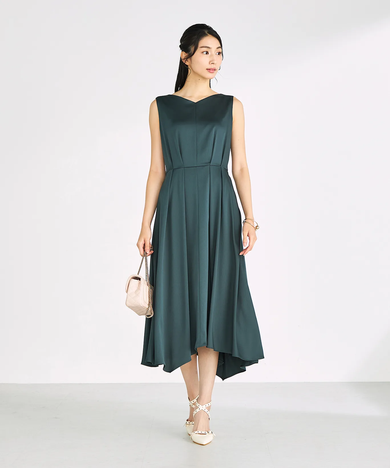 結婚式でノースリーブを選ぶメリット 出典:エアクロドレス