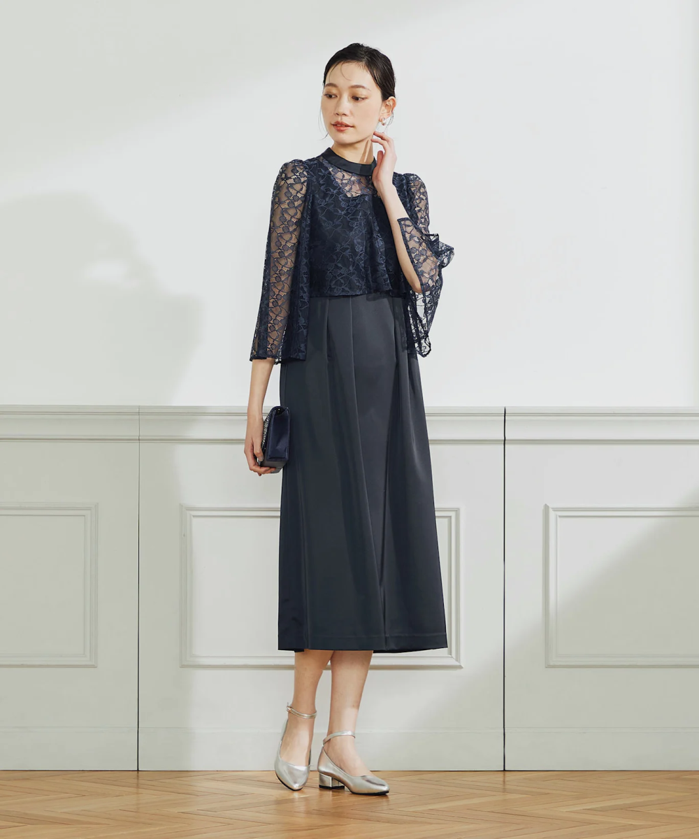 ネイビーやベージュなど上品な色に絞る 出典:エアクロドレス