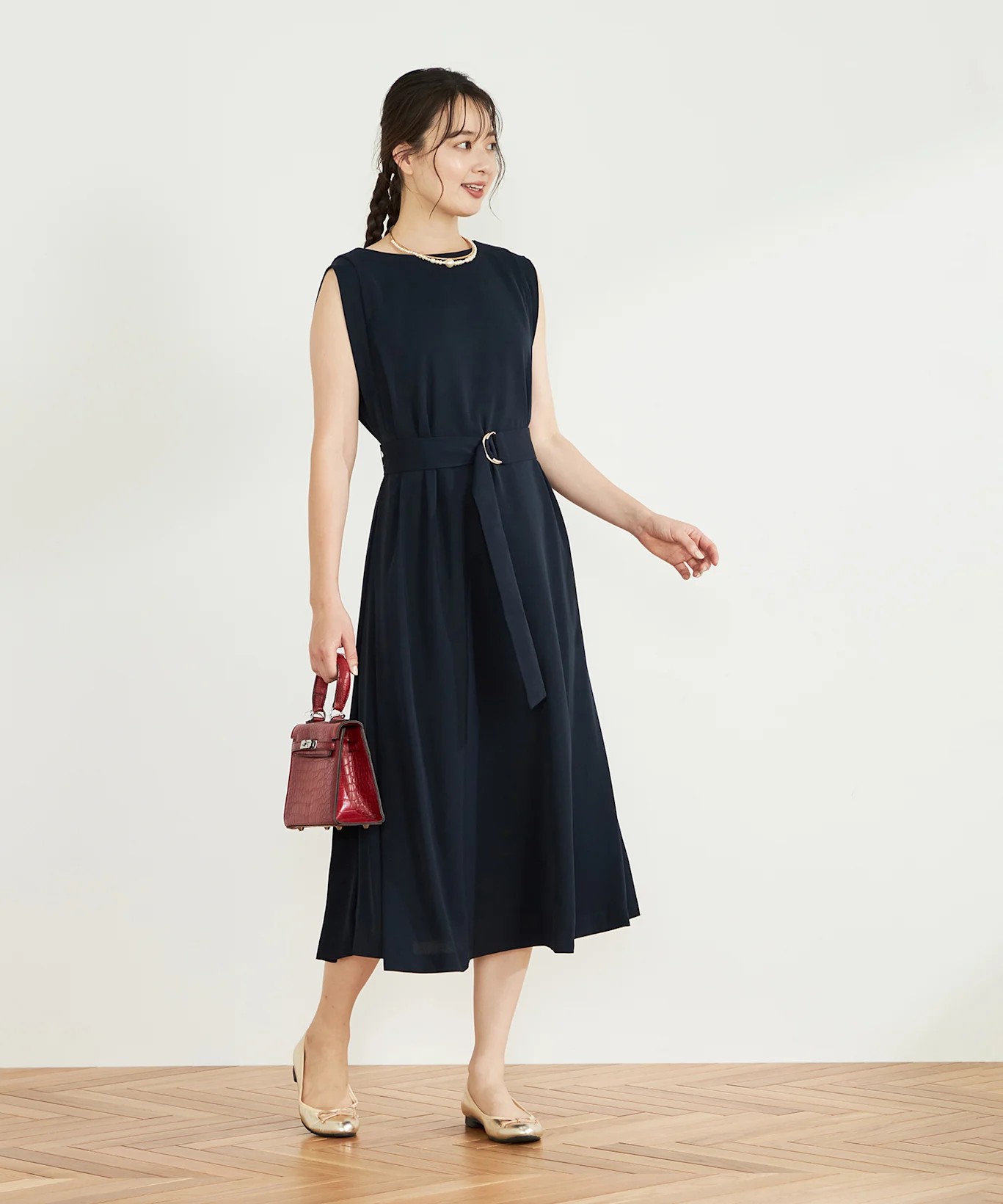 受付の服装にレンタルドレスを利用するメリット 出典：エアクロドレス