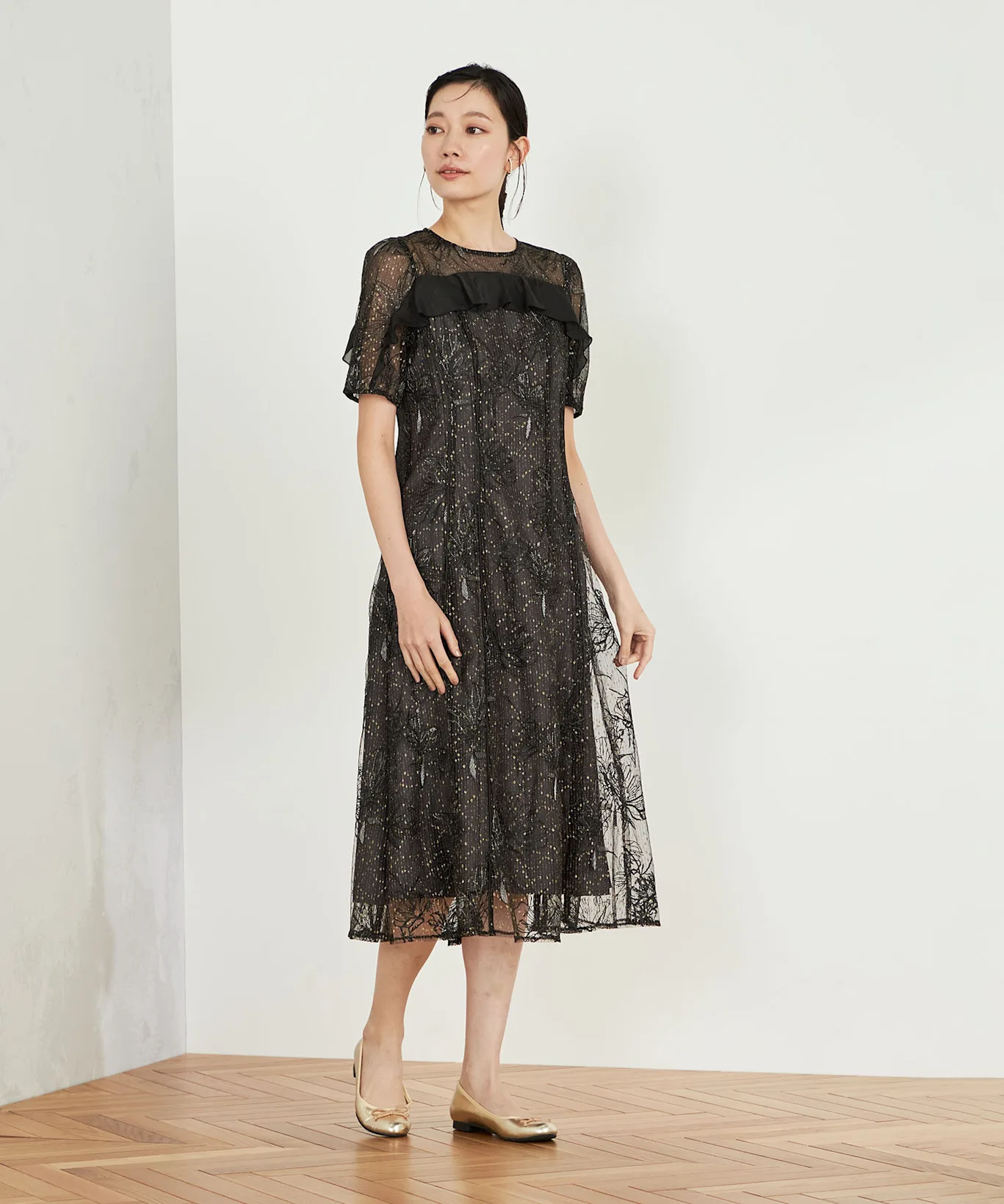 受付の服装にレンタルドレスを利用するデメリット 出典：エアクロドレス