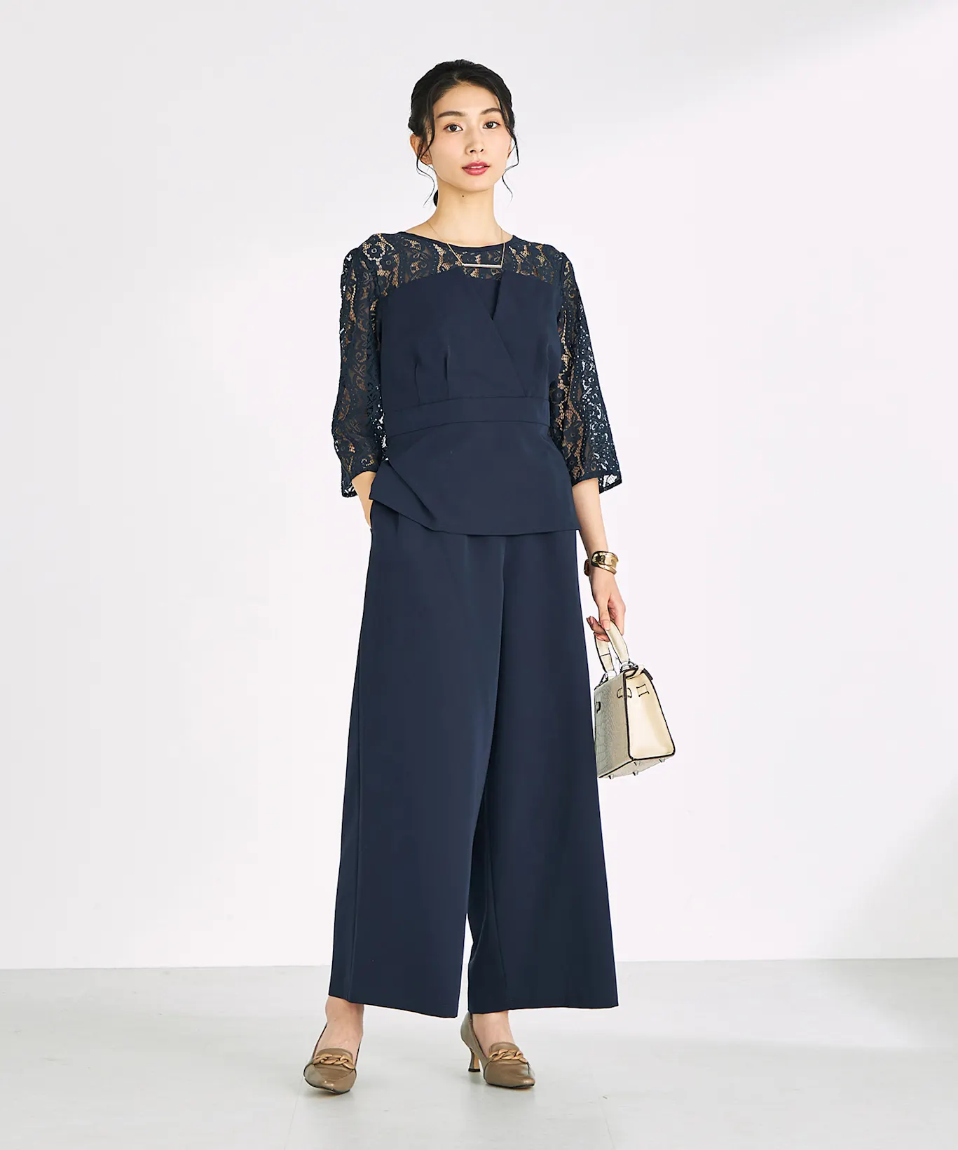 小物使いで華やかさを演出する具体的な方法 出典:エアクロドレス