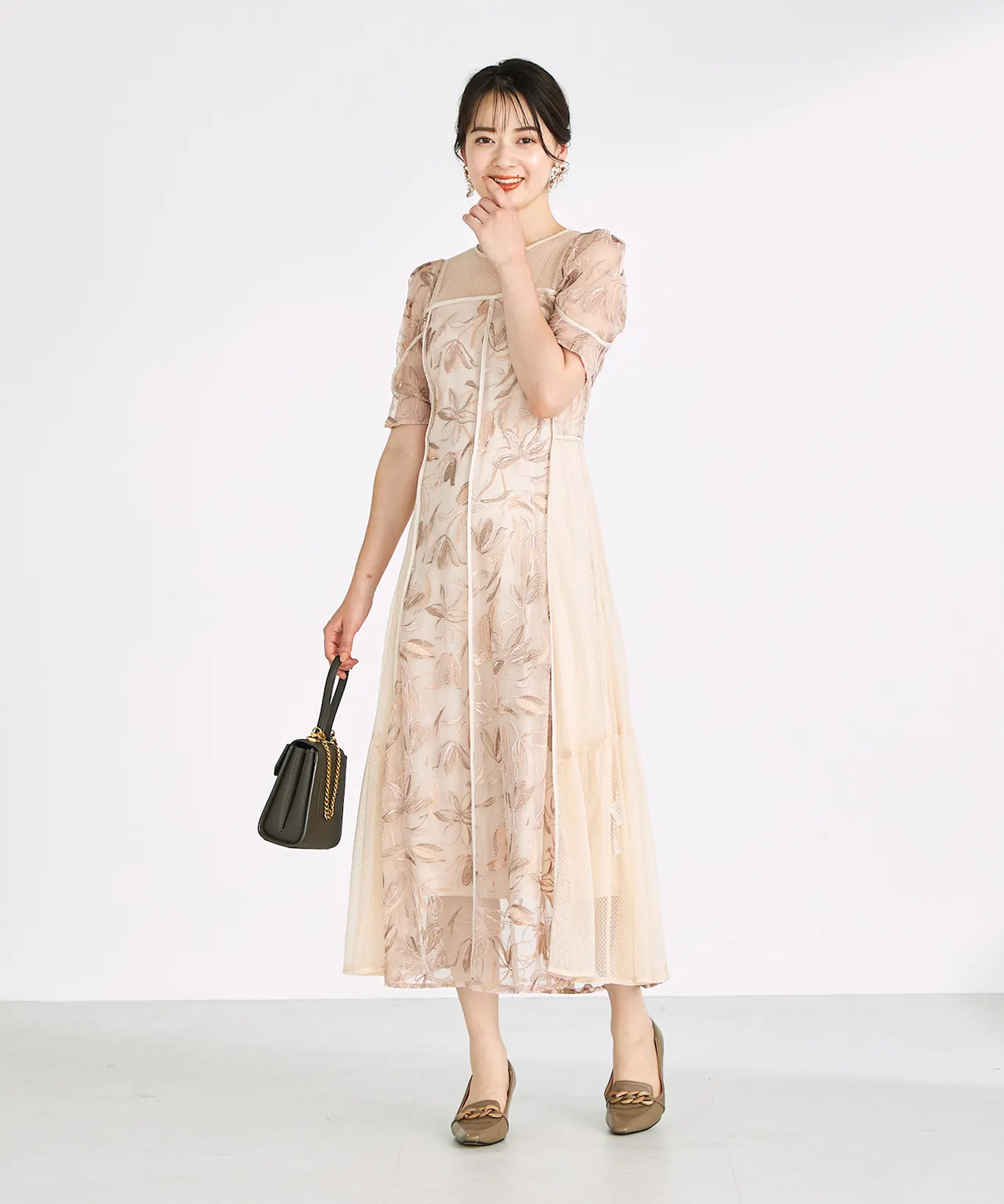 親族として参列する際の服装マナーは？ 出典：エアクロドレス