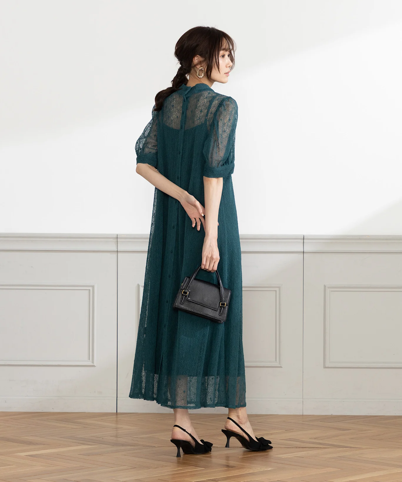 手順（1）スーツケース内でのシワを防ぐ畳み方