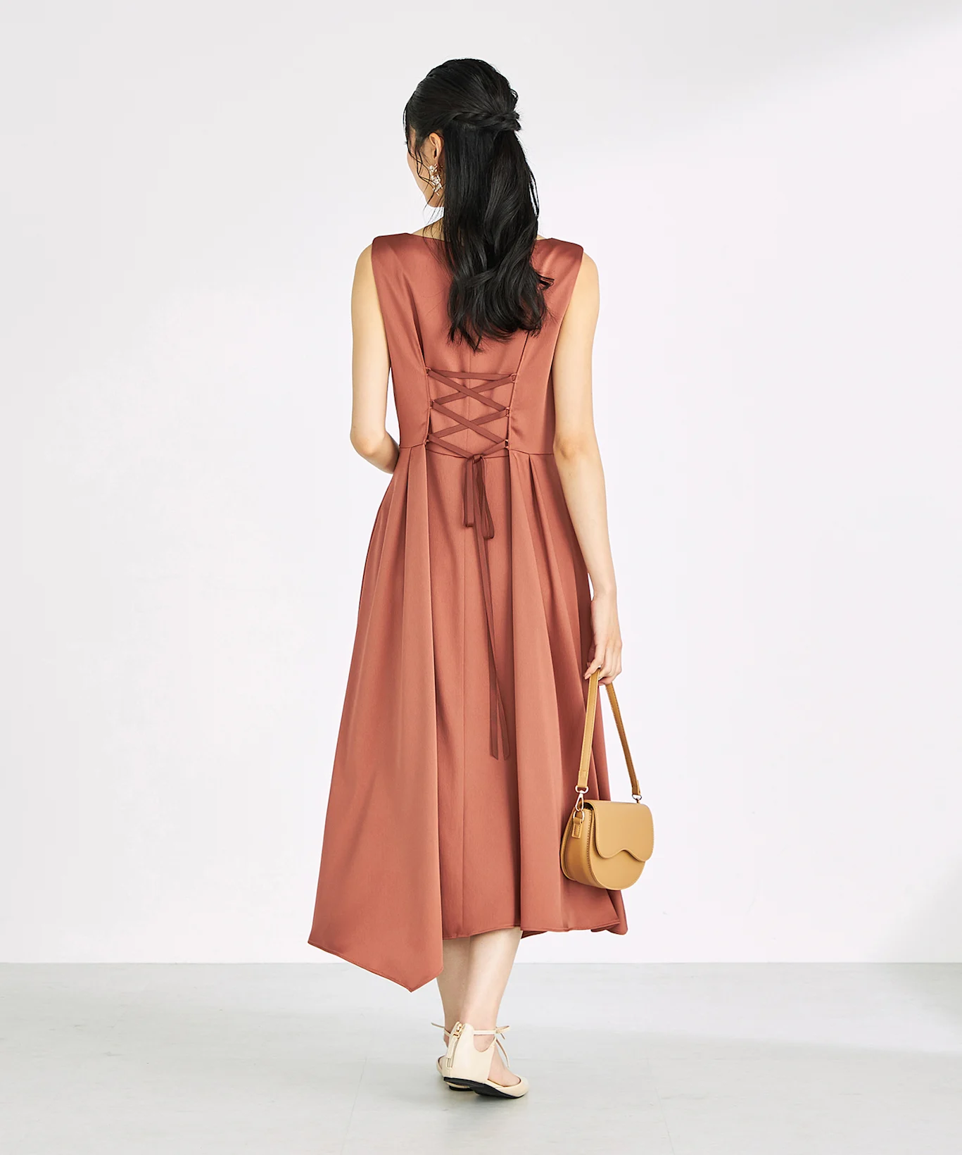 立場（姉妹・いとこ）別の装いの正解は？ 出典：エアクロドレス