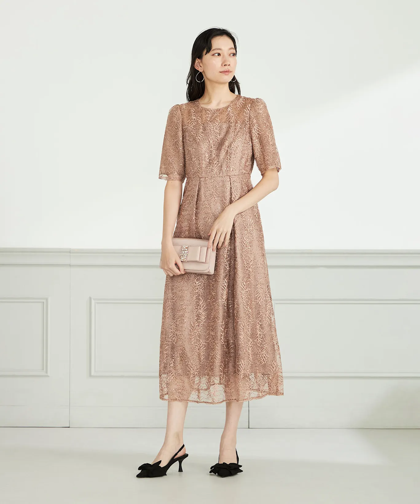 結婚式の柄物はマナー違反になるケースがある　出典：エアクロドレス