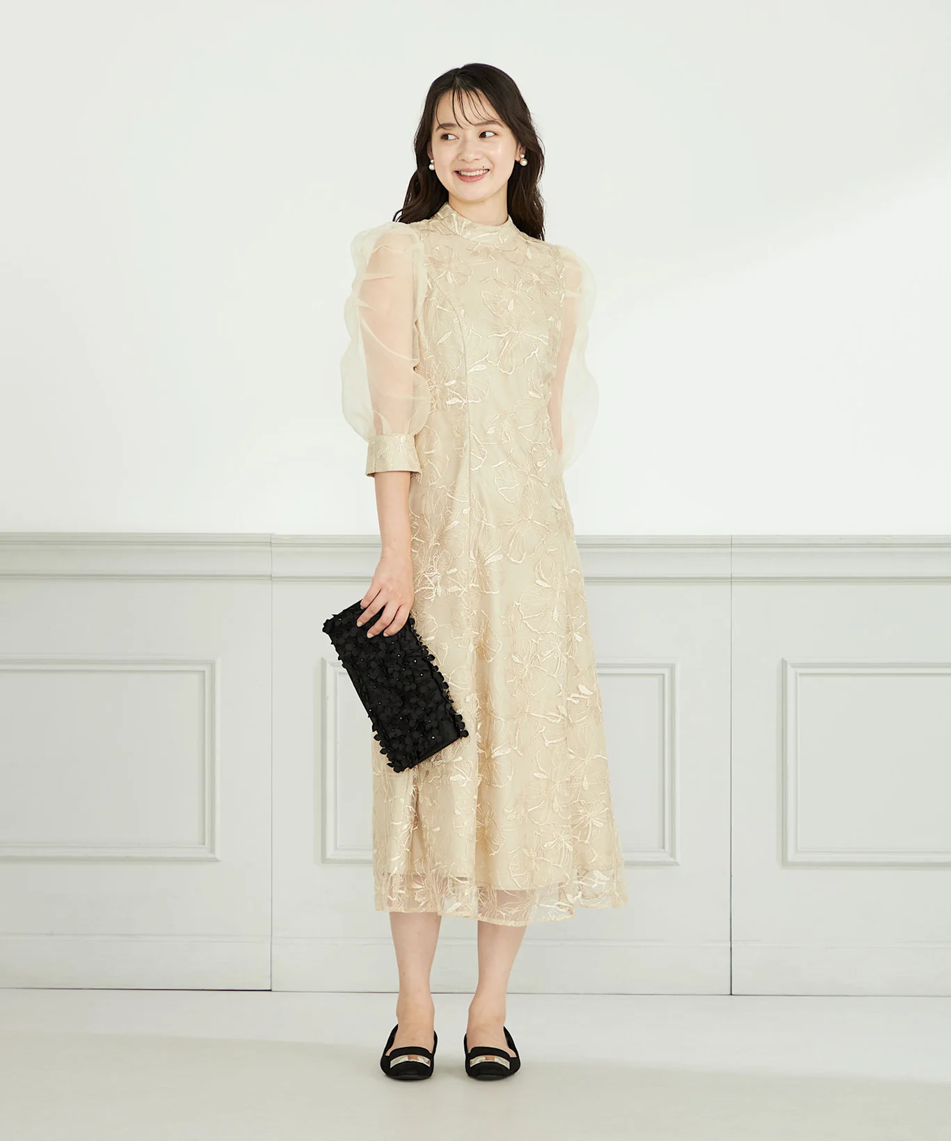 結婚式でアイボリードレスはマナー違反か 出典：エアクロドレス