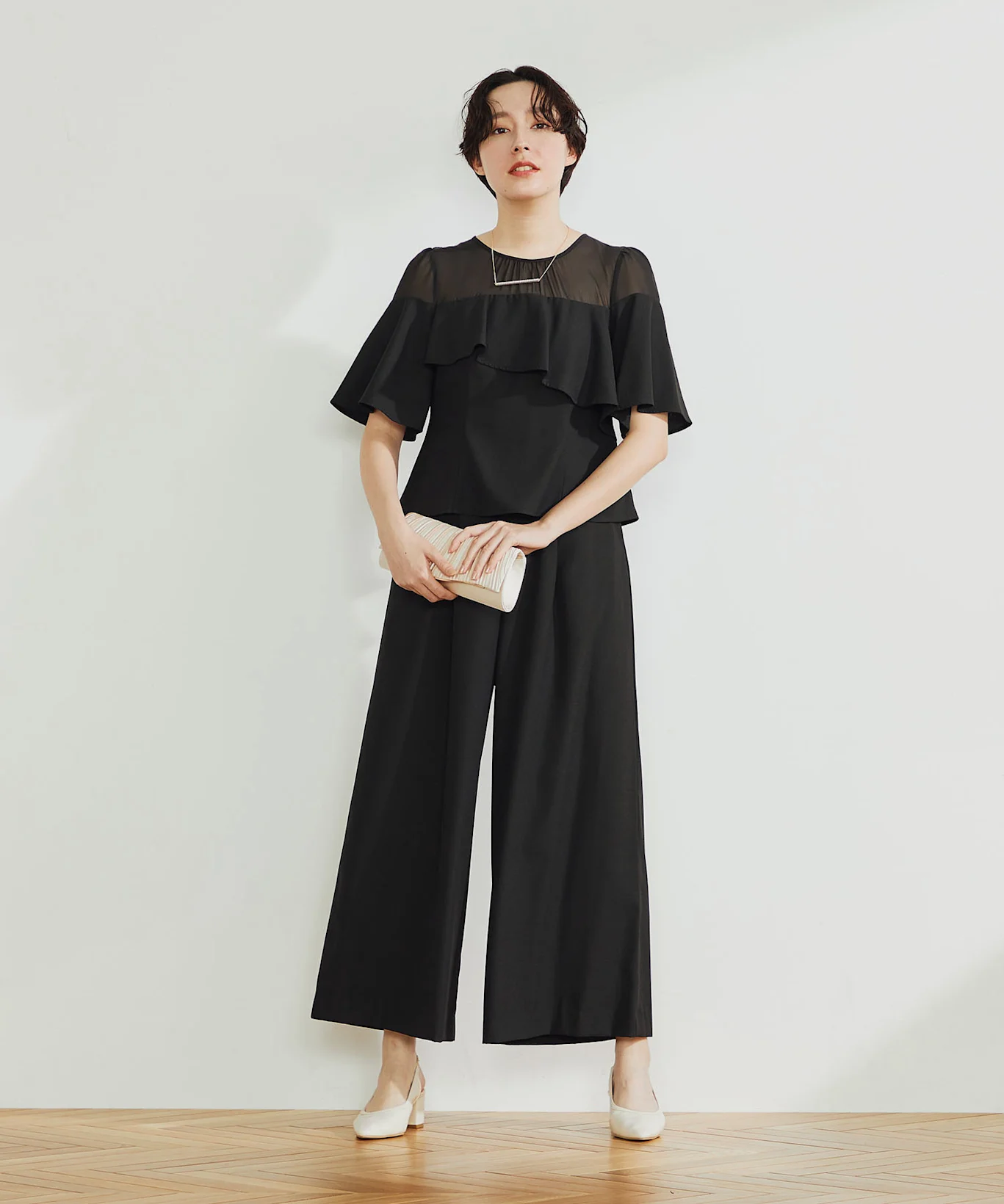 結婚式にふさわしいパンツドレスの選び方 出典：エアクロドレス