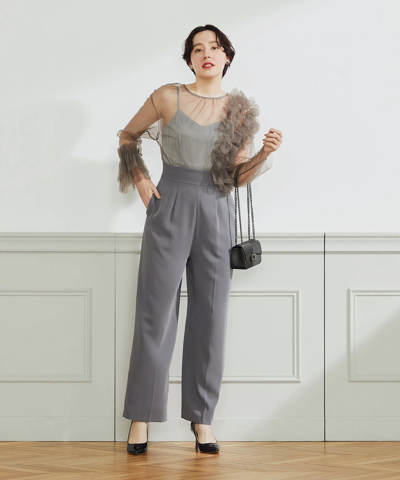 女性のスマートカジュアルに適したアイテムと選び方 出典：エアクロドレス