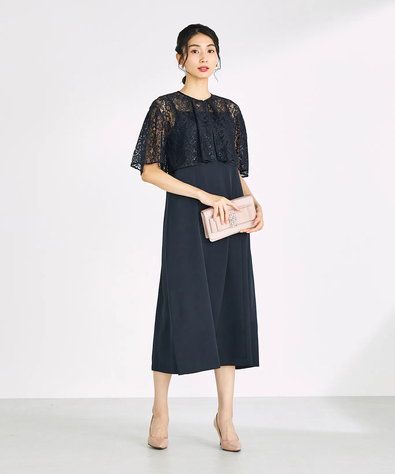 会場での正しい振る舞いと食事のマナー 出典：エアクロドレス