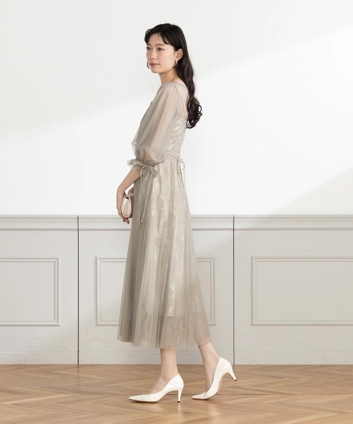 結婚式の半袖ドレスで体型カバーできるデザイン