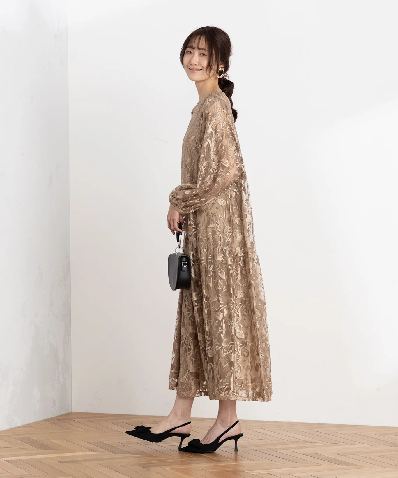 結婚式におすすめの半袖ドレス人気デザイン