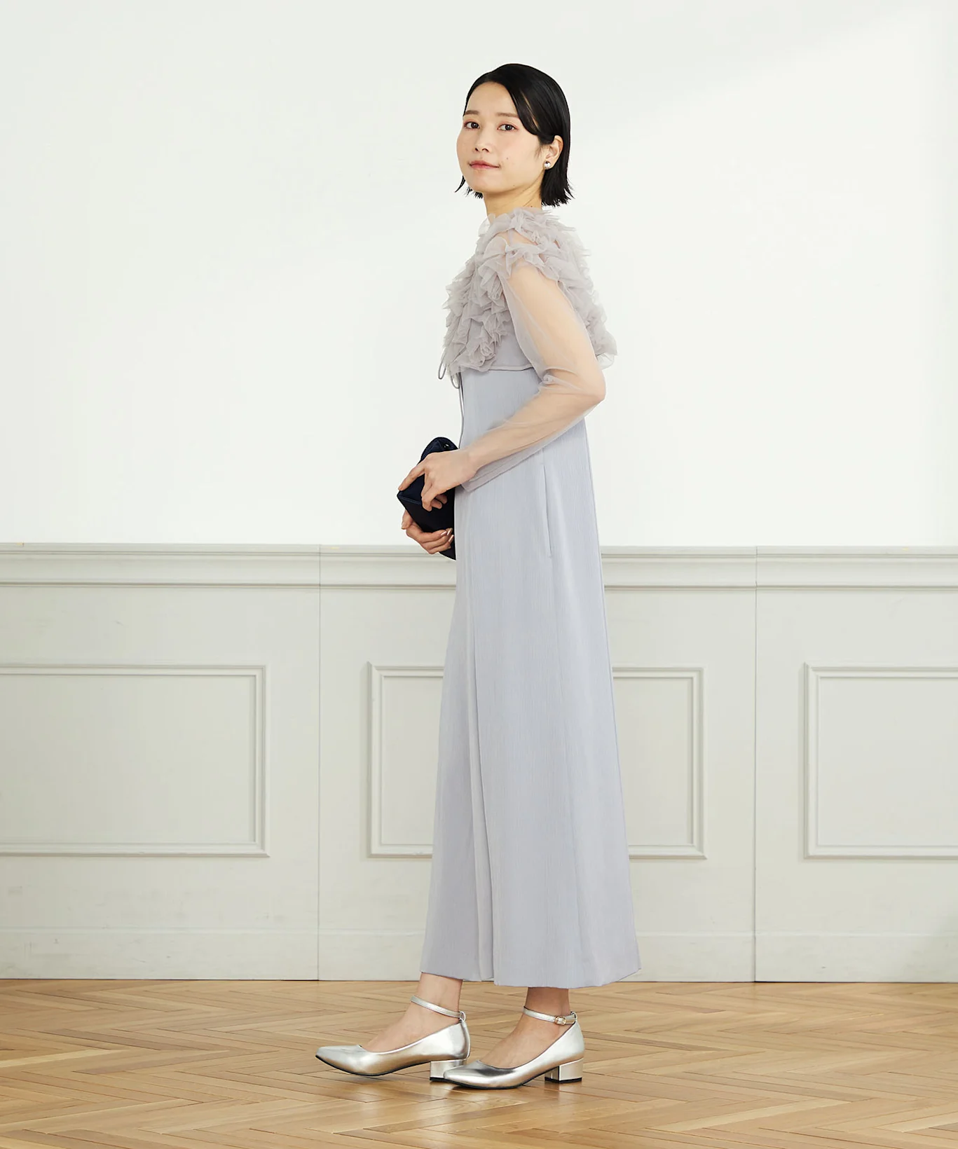 カーキドレスの結婚式マナーとNG例