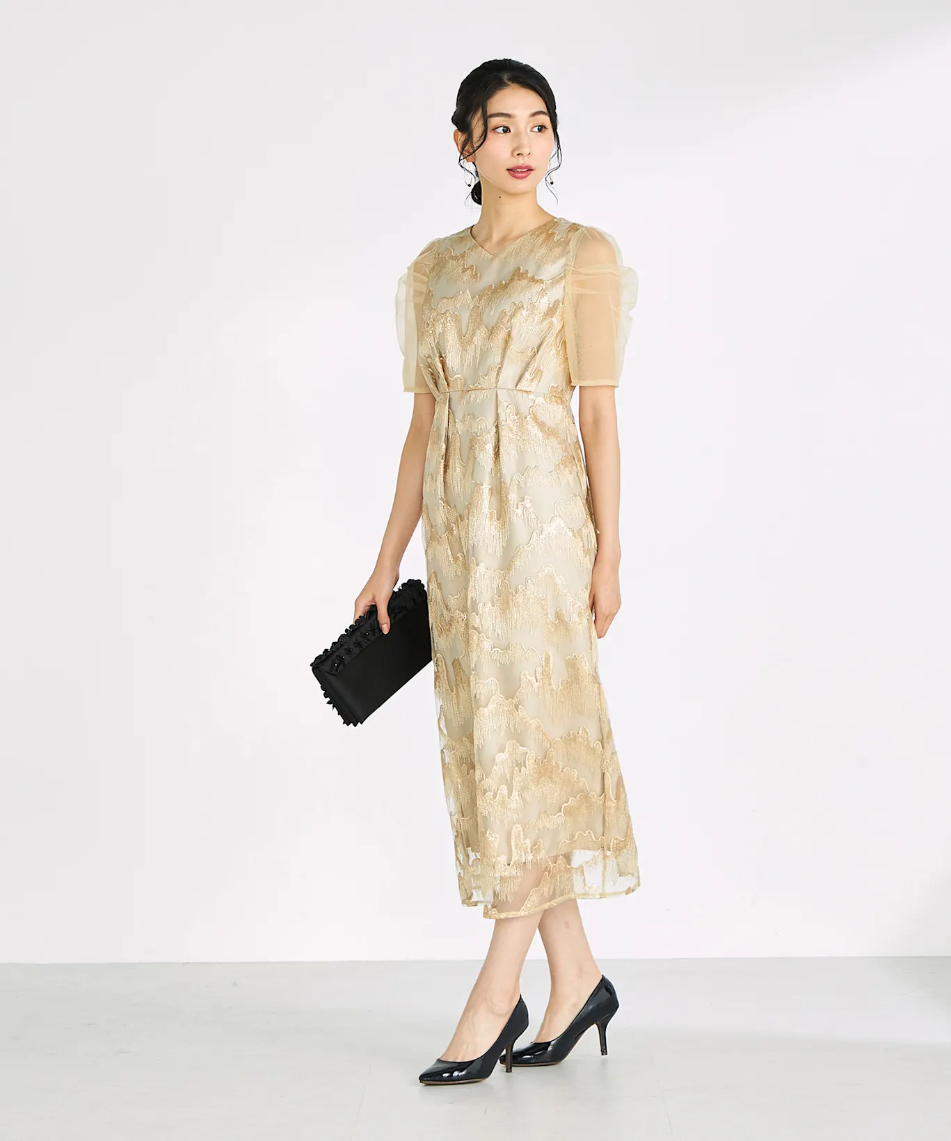 ブルー系ドレスに合わせる小物の選び方