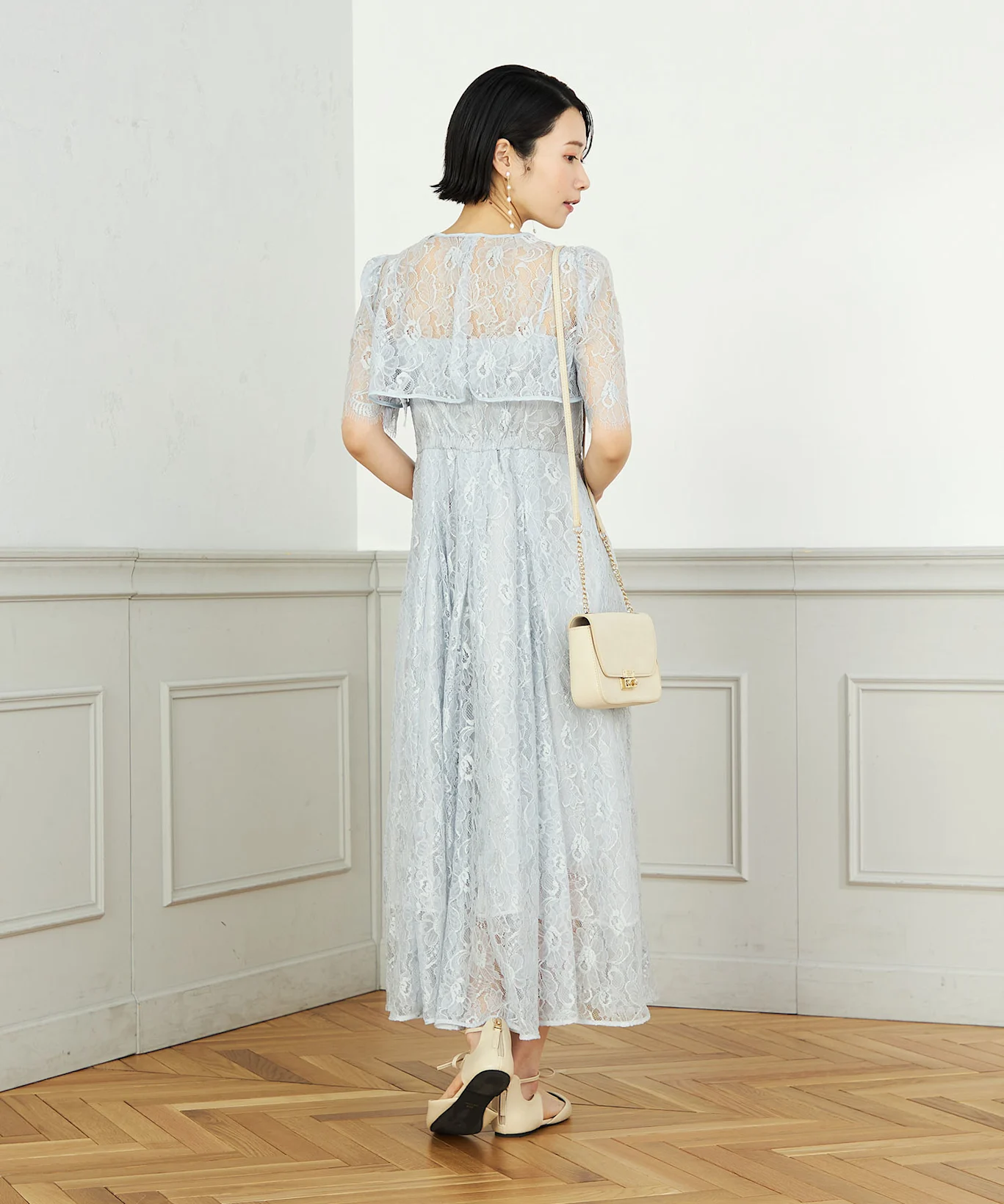 カーキドレスに合う小物コーデの正解