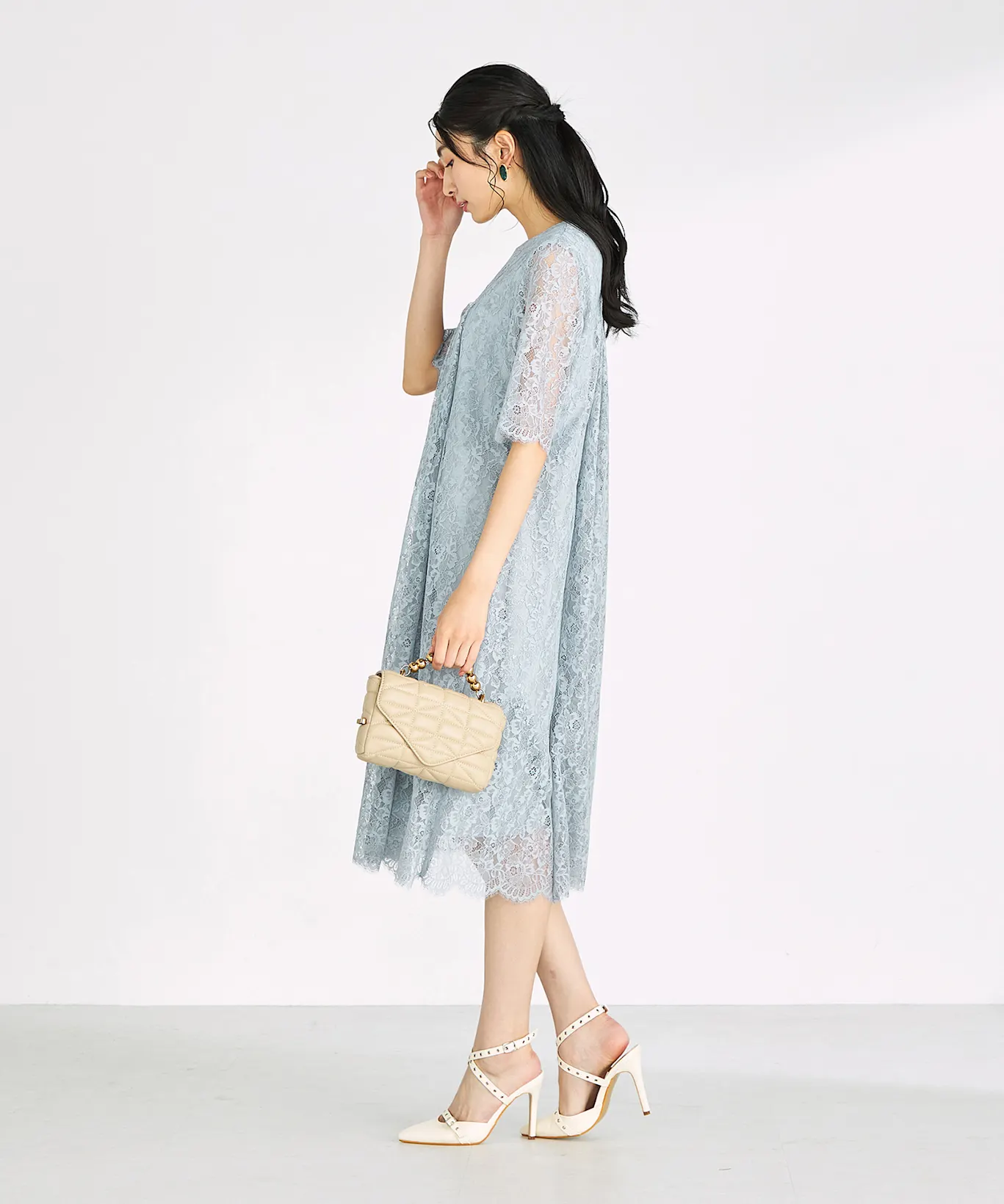 結婚式ゲストドレスの「華やかすぎ」を判断する基準