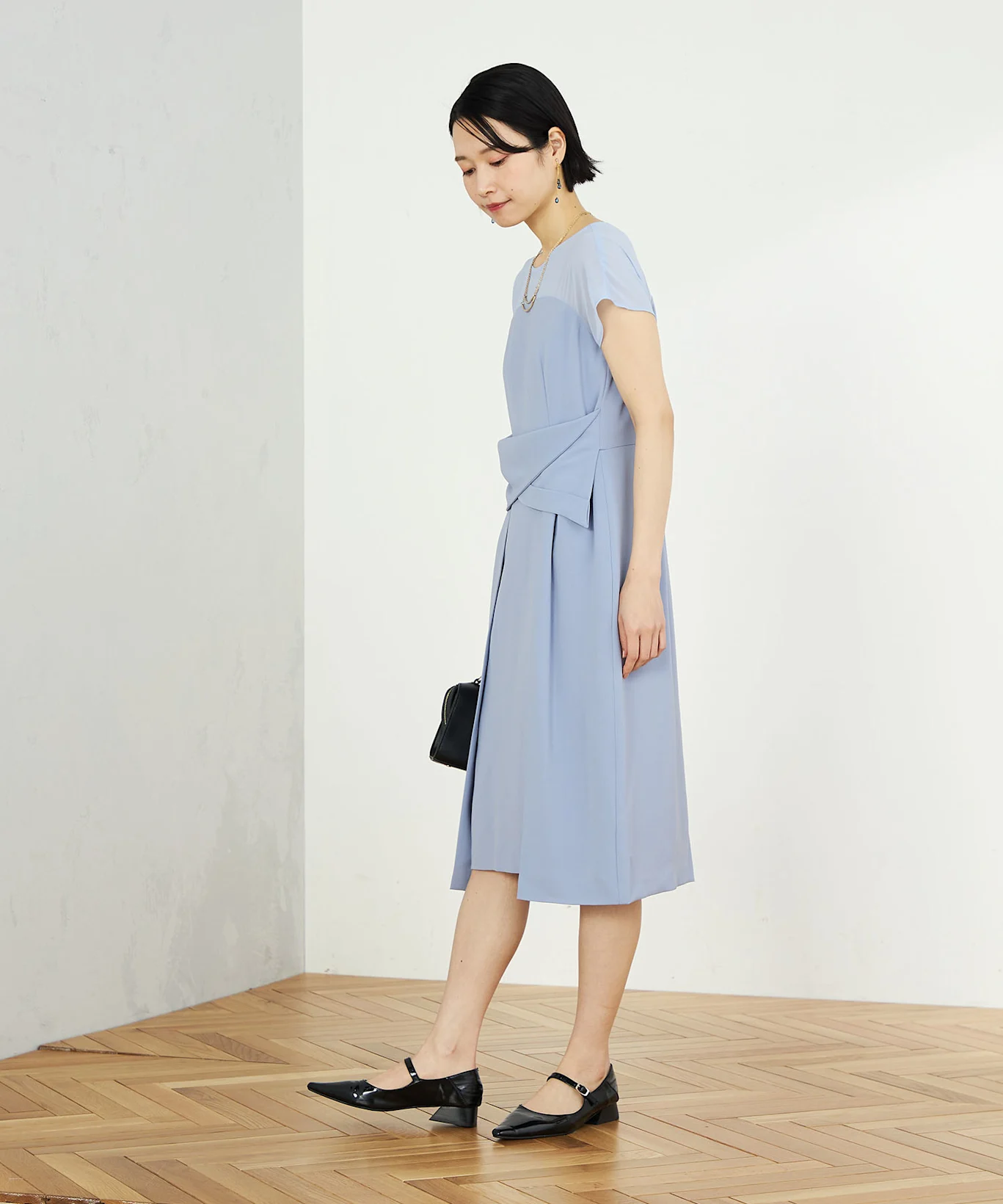 年代・会場別の平服コーデ画像で見る女性の着こなし