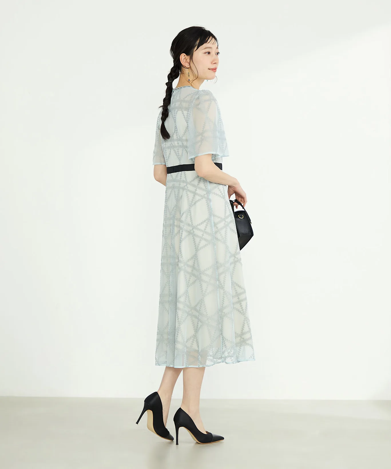 小さいサイズのパーティードレス選びが難しい理由