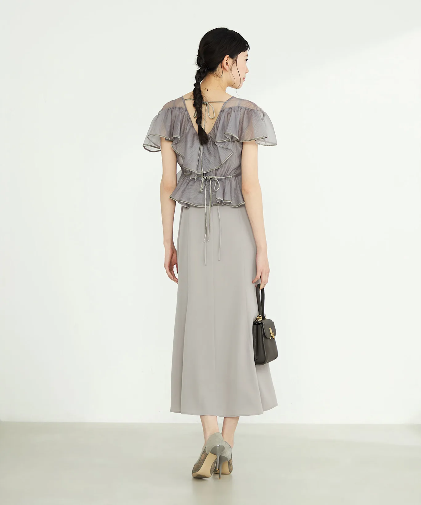 シニアが結婚式で守るべき服装の基本マナー