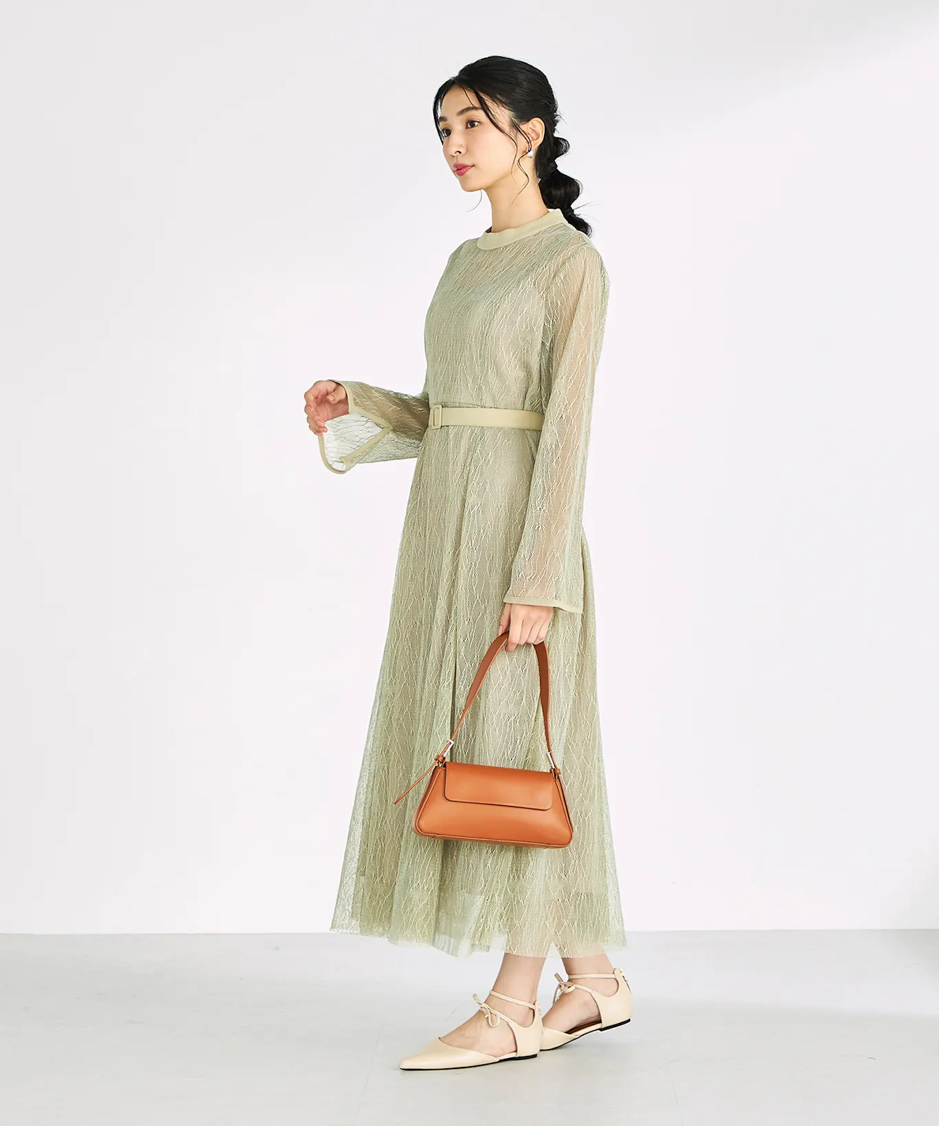 紫ドレスに合う小物と配色コーディネート