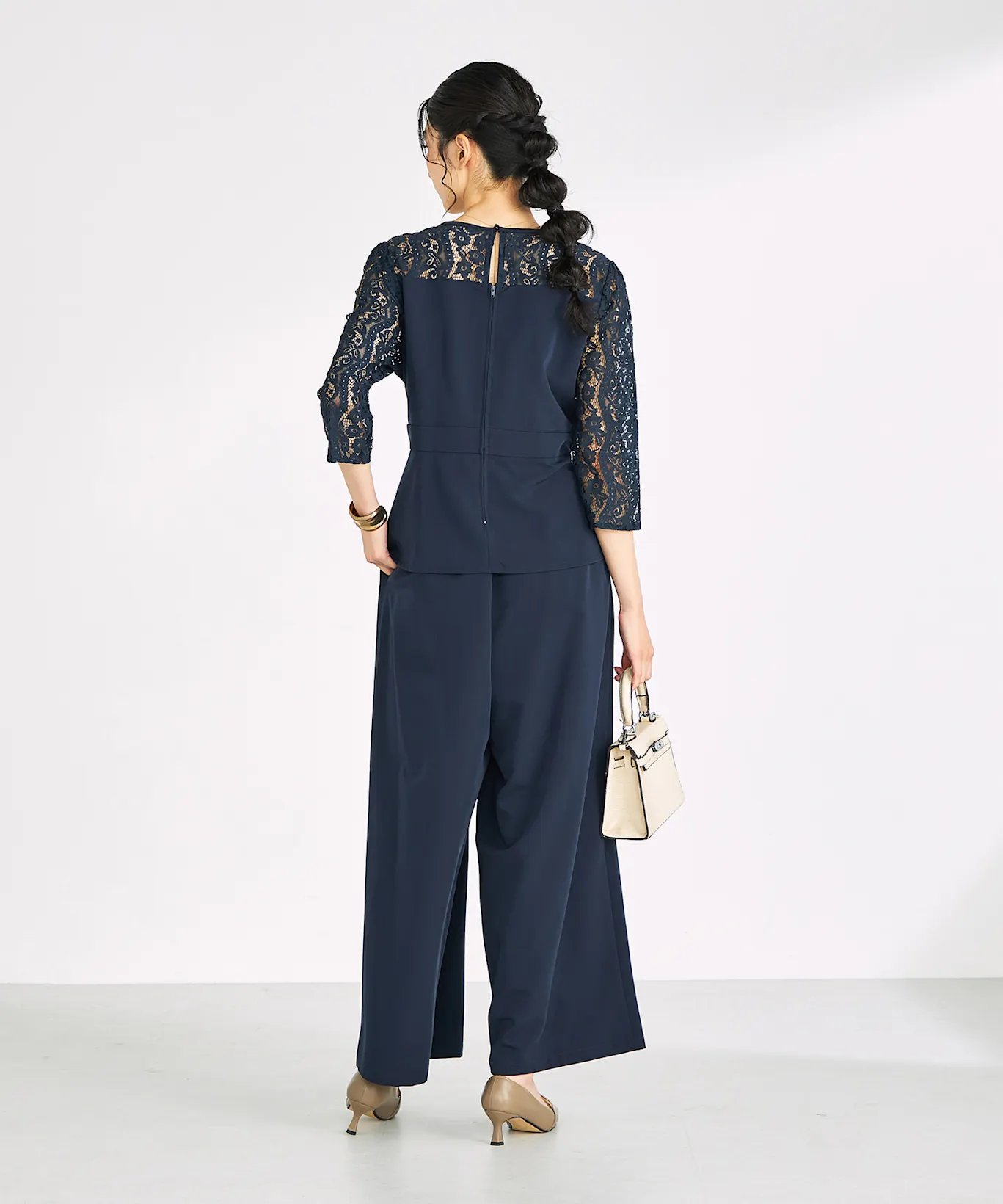 パーティードレス選びで守るべき基本マナー