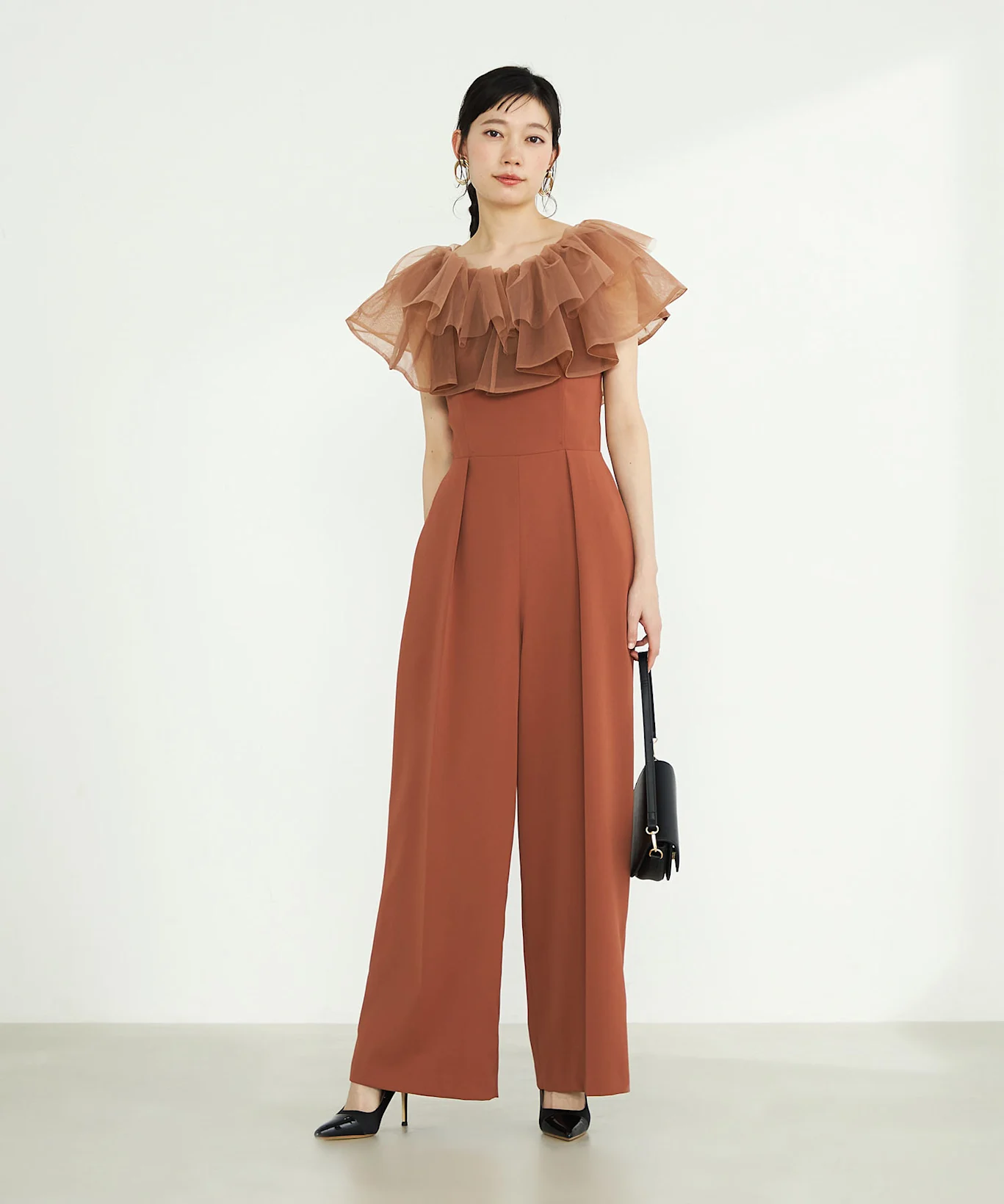 背中開きドレスに合うヘアスタイルの選び方