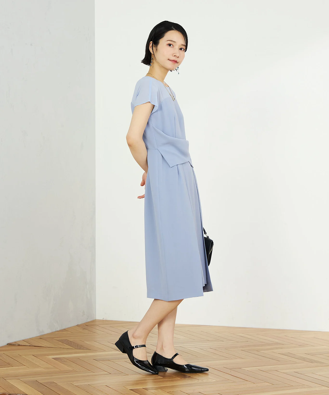 結婚式における深いスリットドレスの基本マナー