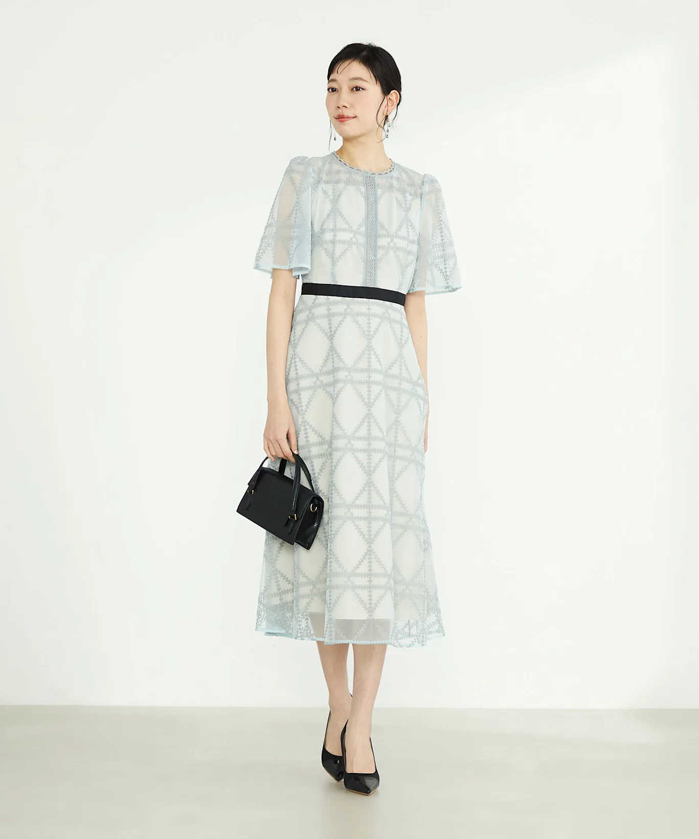 マナーをクリアした結婚式向けスリットドレスの選び方