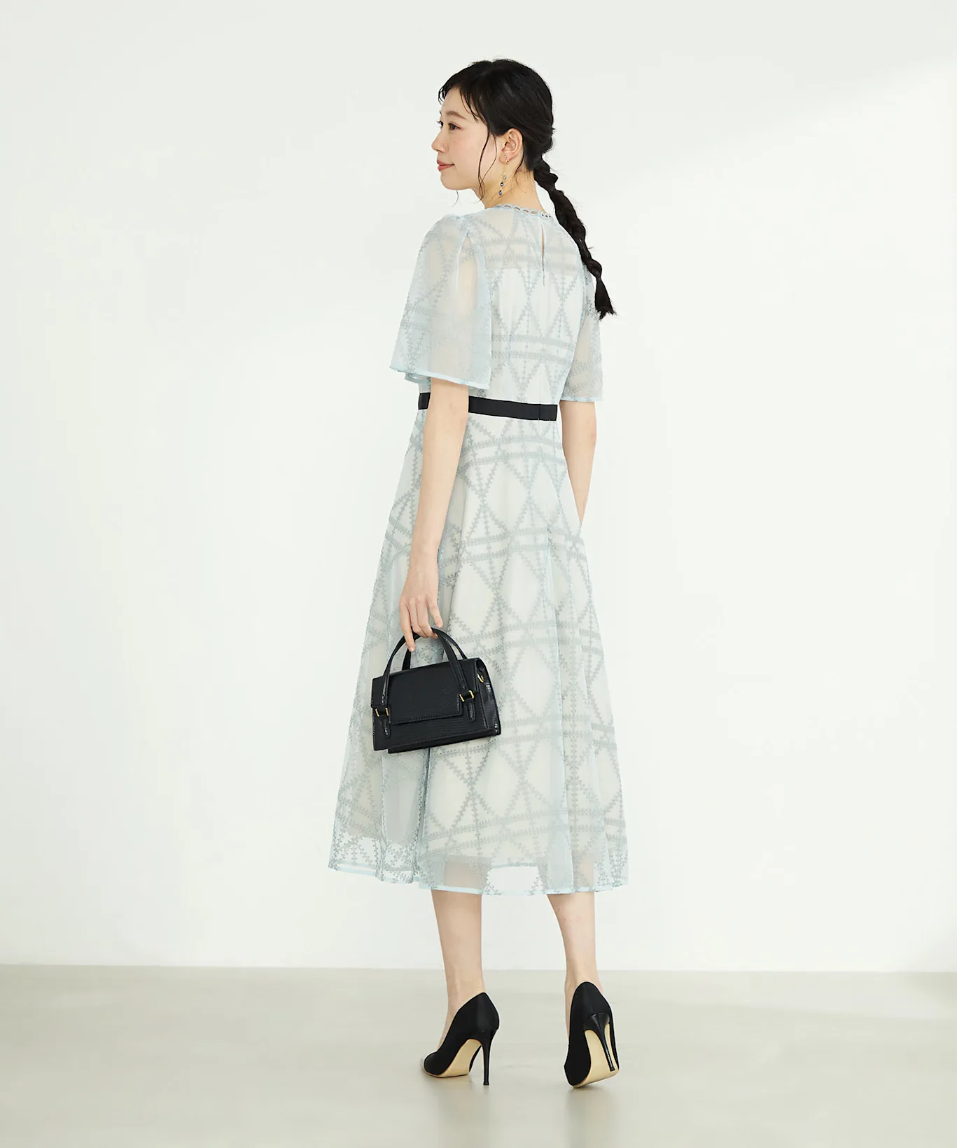 ドレス×コートの季節・シーン別コーデ例