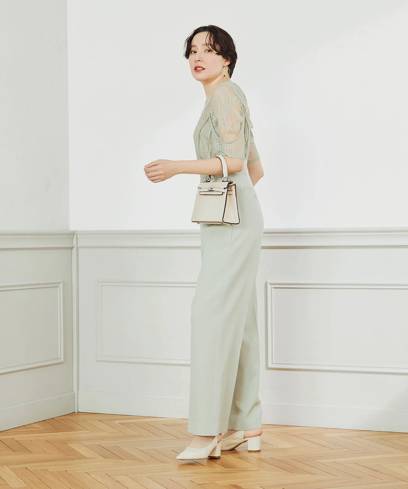 袖なしドレスと羽織のコーディネート実例