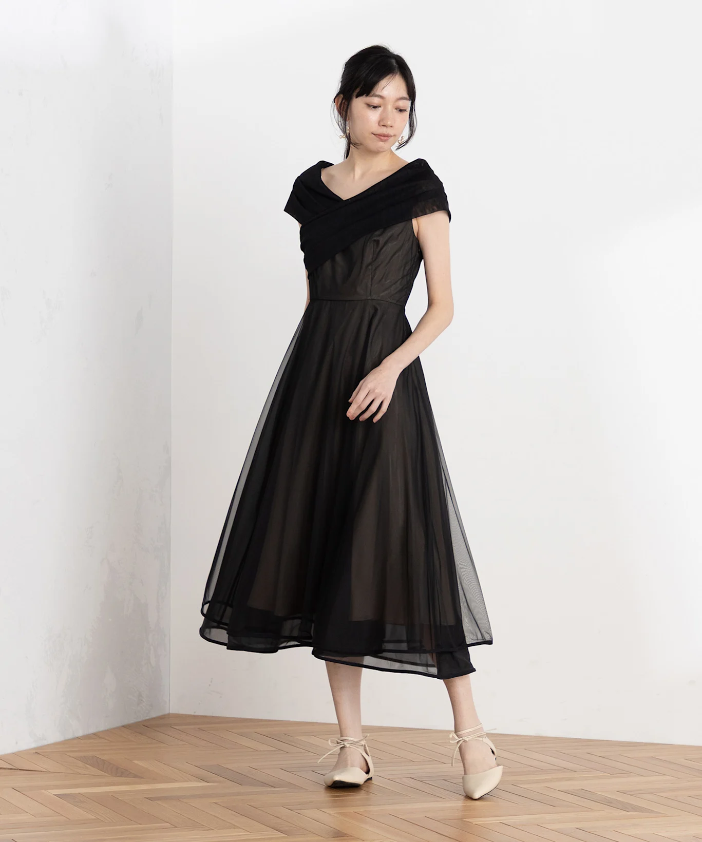 ドレスのカラー別に見るストールの合わせ方