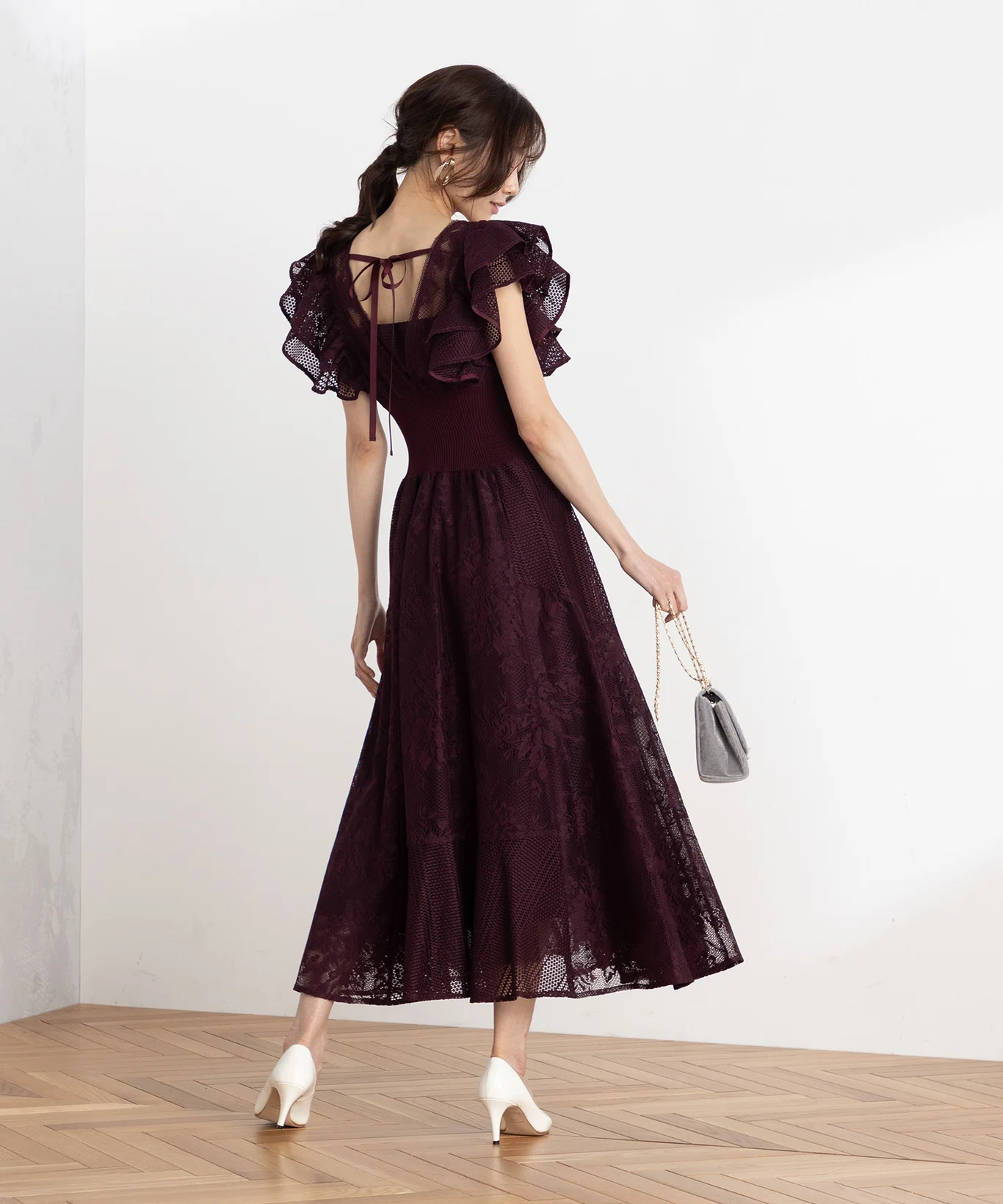 30代の同窓会で避けたいNGな服装の特徴
