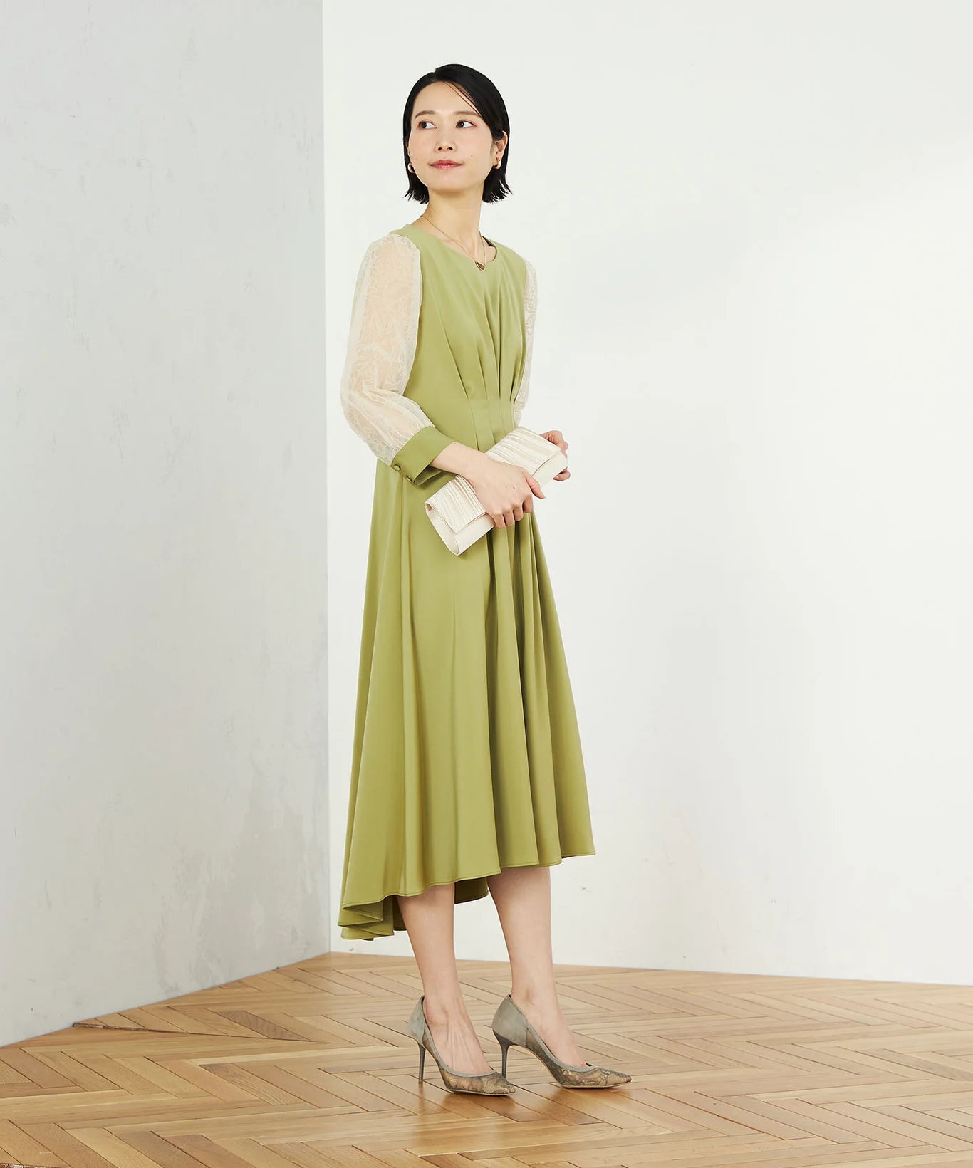 長袖ドレスはレンタルで結婚式にふさわしい装いになる